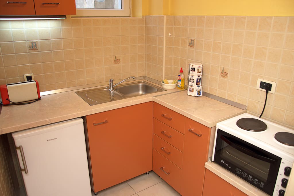 Fully furnished kitchen with oven, fridge ...