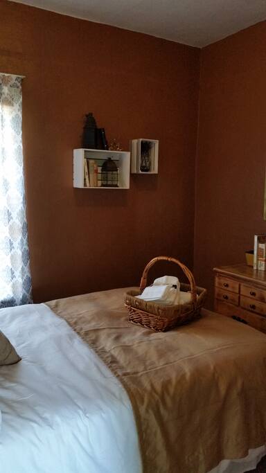 Jade Room Full Bed