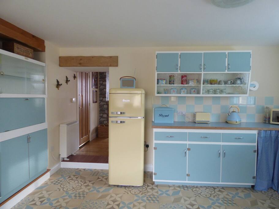 Genuine 60s kitchen units