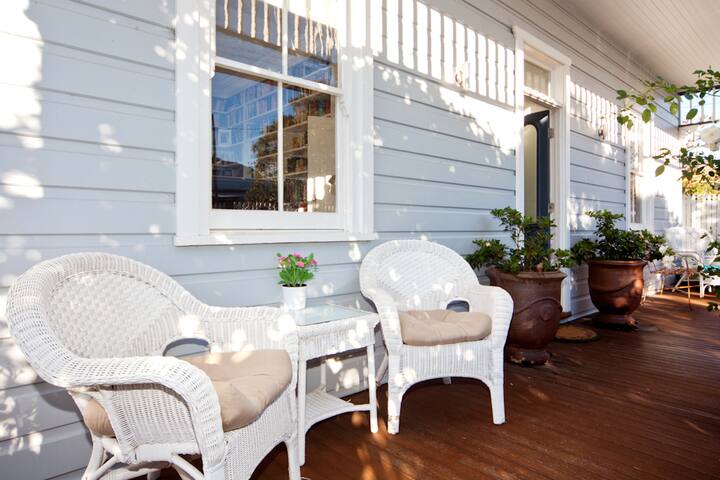 Summer Beach House in Manly gallery image 3