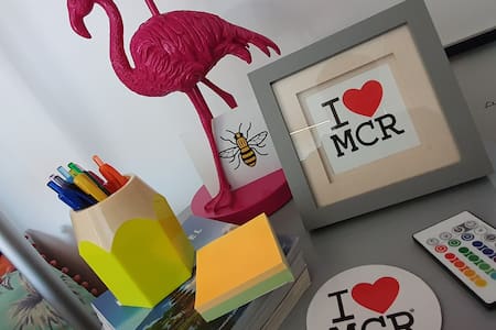 Ellesmere Street - Roof Garden - Gay Host