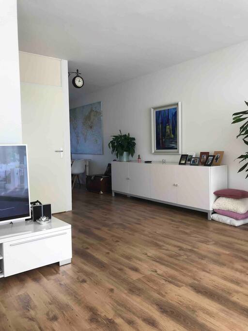Woonkamer. Gezamenlijk gebruik met verhuurder en mogelijk andere gasten.