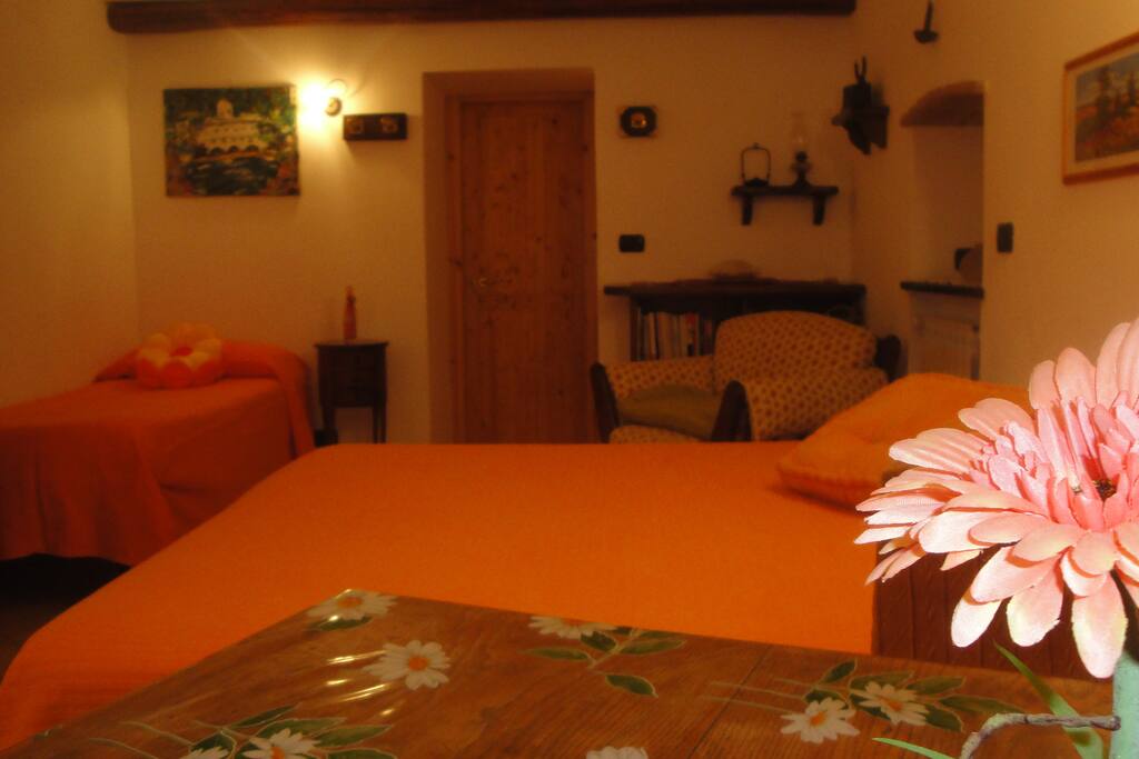 Camera Arancio