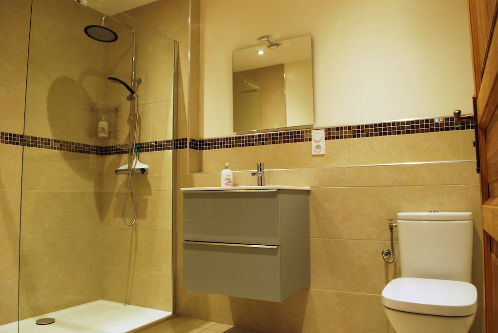 Carignan bathroom