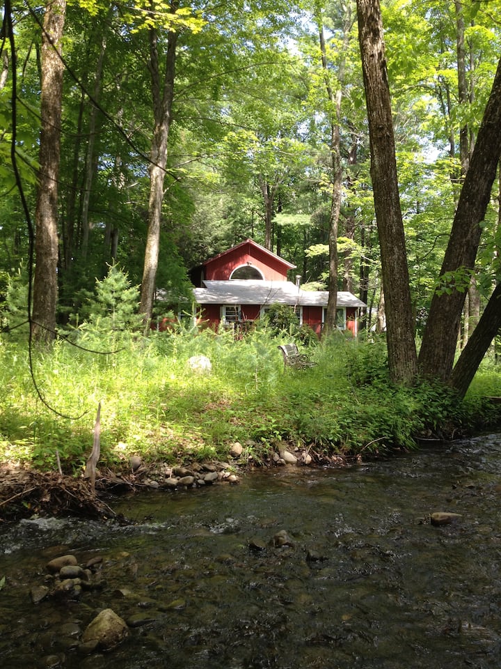 Oasis of quiet along mountain brook Houses for Rent in Kerhonkson, New York, United States