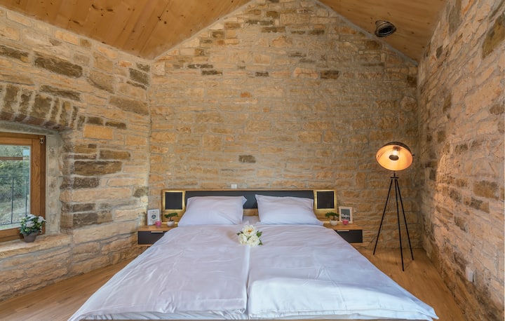 Ap. 2 - kati 1 - Krevat dopio i rehatshëm.