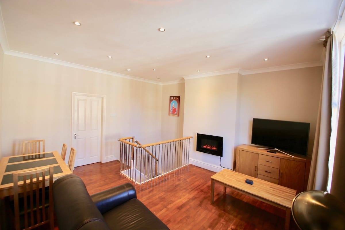 Top performing Airbnb: Lytham Central. Duplex suite in Westby With Plumptons