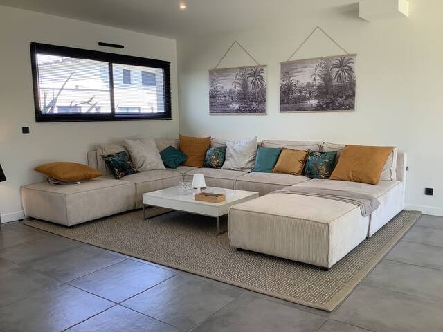 Superbe maison moderne piscine bar gallery image 3