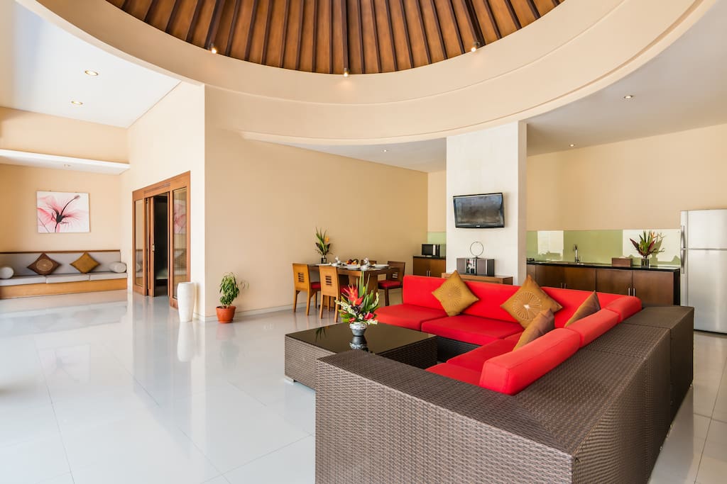 Open living room with ceiling fan