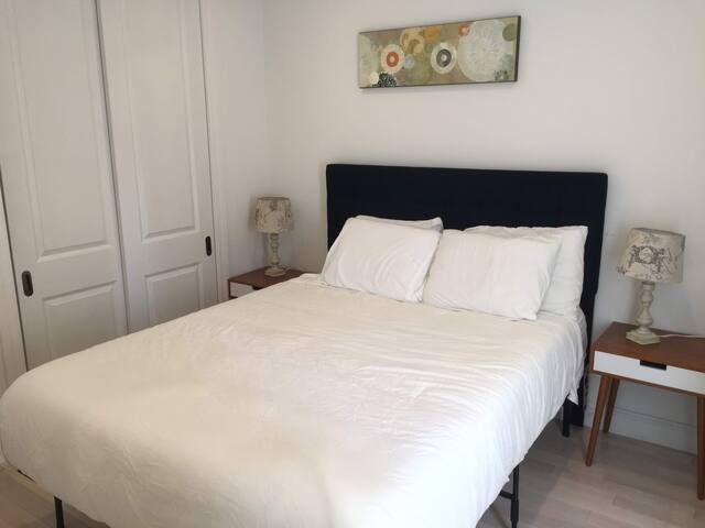 SEXY Grand Central Modern CHIC BRAND NEW PARK AVE gallery image 3