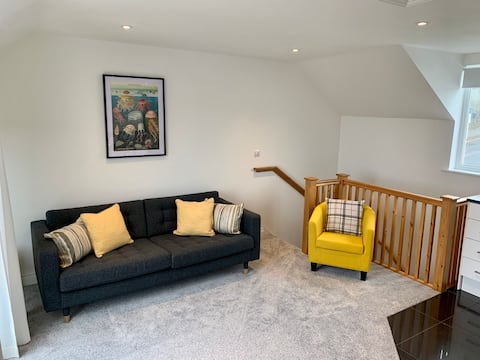 Successful Airbnb property: 2 Bed, stones throw from the beach in Cornwall