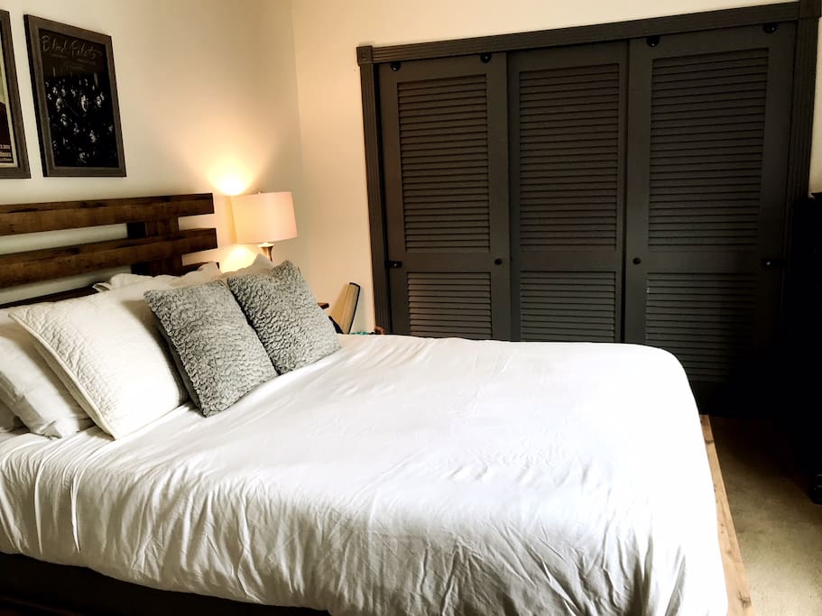 The bedroom has a comfortable bed with ample pillows, bedside lamps, a dresser for your use, luggage stands, a small television, a garment rack & a library of books for you to choose from during the duration of your stay.