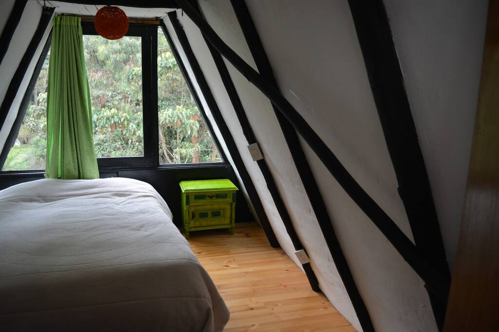 Habitación con cama Doble en el tercer se incluye desayuno orgánico.