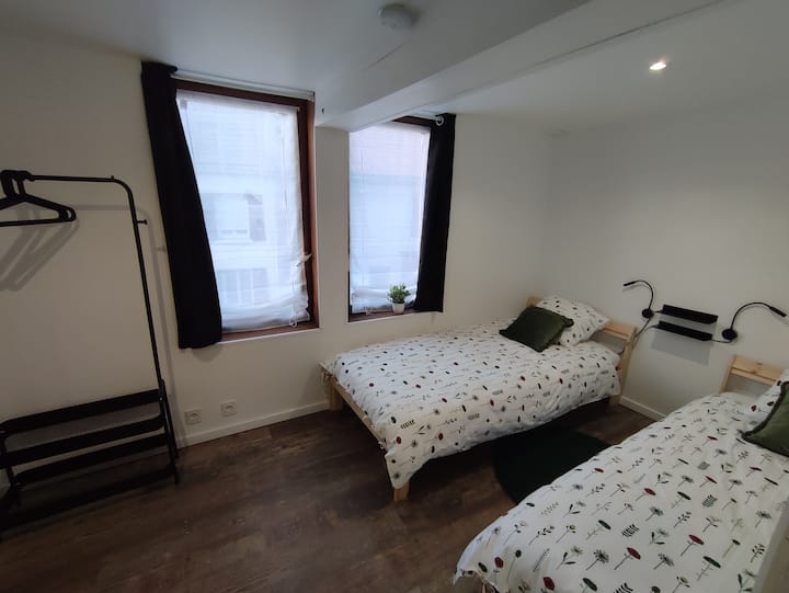 1er piso: dormitorio con 2 camas individuales con vestidor 