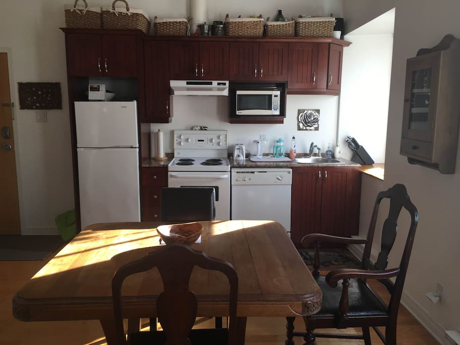 Fully equipped kitchen.