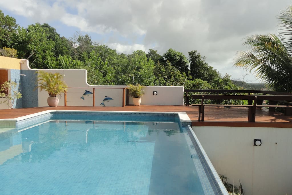 piscina com borda infinita.