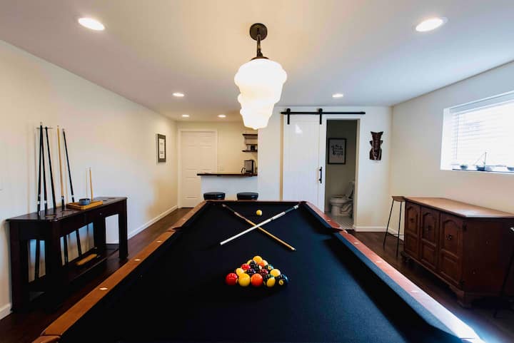 *PRIVATE ~ FUN~ CONVENIENT Studio Basement