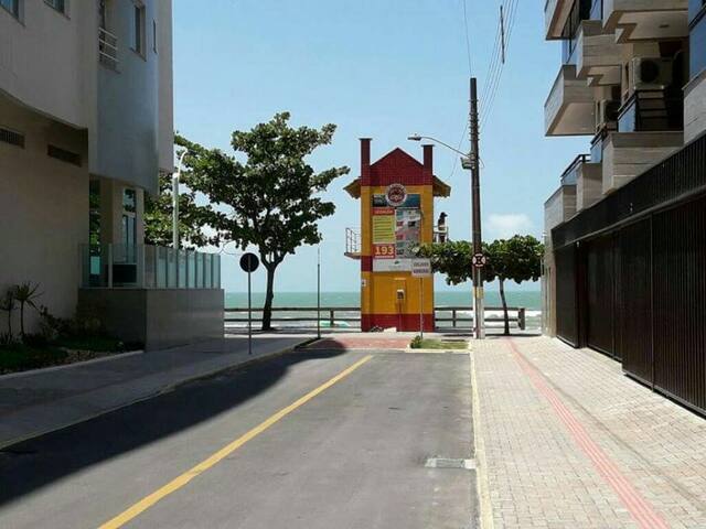 Imperdível!! Quadra do mar "MEIA PRAIA"