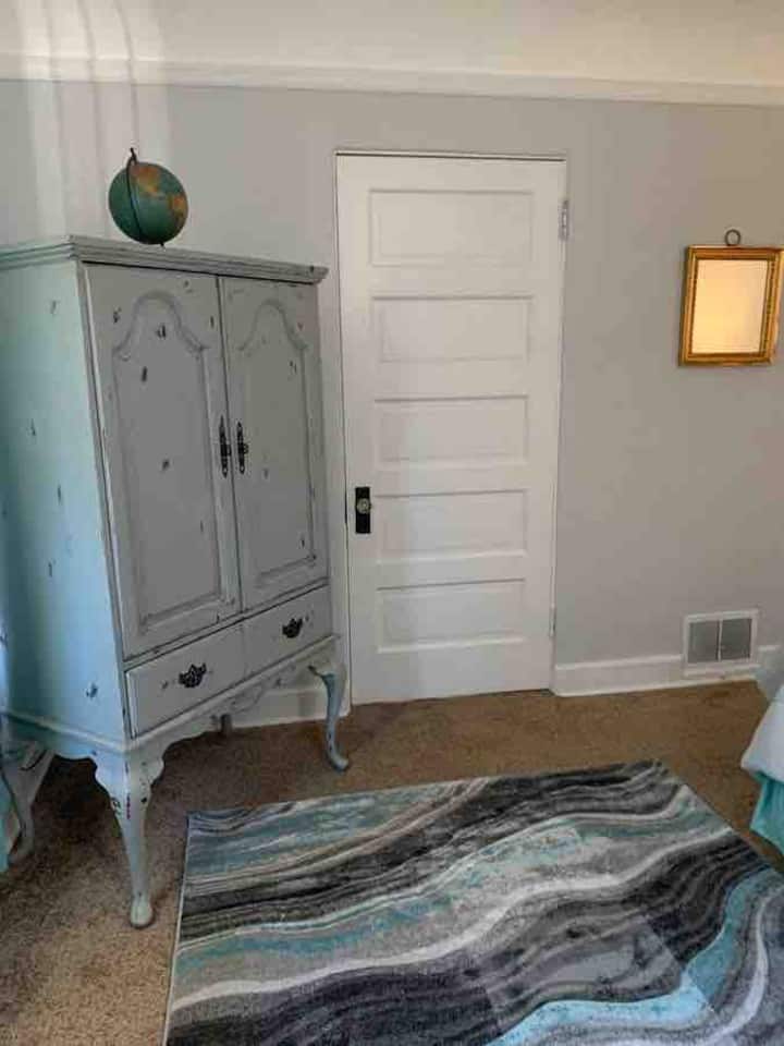 TV Armoire në Second BR