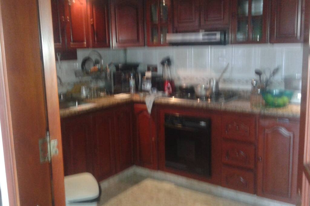 cocina integral con lavadora y secadora