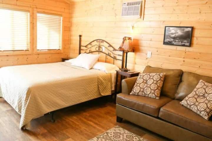 Canyons Of Escalante Rv Park Deluxe Cabin A - Escalante Petrified Forest State Park, Escalante
