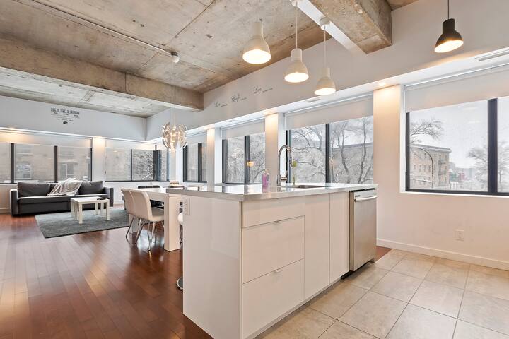 mtlFlats – Modern apartment | Free parking | Metro gallery image 4