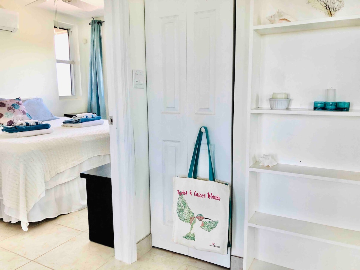 Hoofdslaapkamer op hoofdniveau (zorg ervoor dat je de herbruikbare boodschappentassen gebruikt:) 