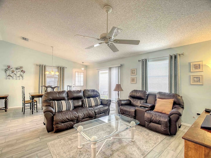 Inviting 2bed 2bath Villa With Golf Cart - The Villages, FL