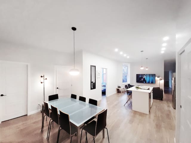 Deluxe large 1-5 bedrooms downtown apt near metro-