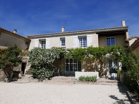 Lou Canto Cigalo cottage, swimming pool, garden, air-conditioned