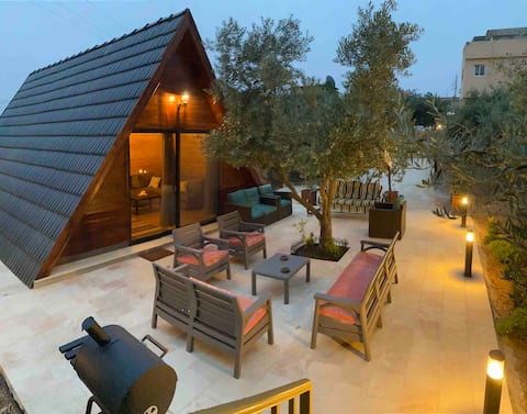 Entire Place: Cozy City-Center Cottage w/ Terrace