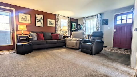 Spacious Cottage with Vintage Charm Near Olde Town