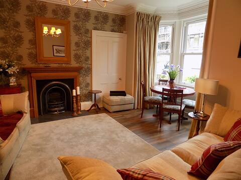No 26 - Victorian ground floor flat with gardens