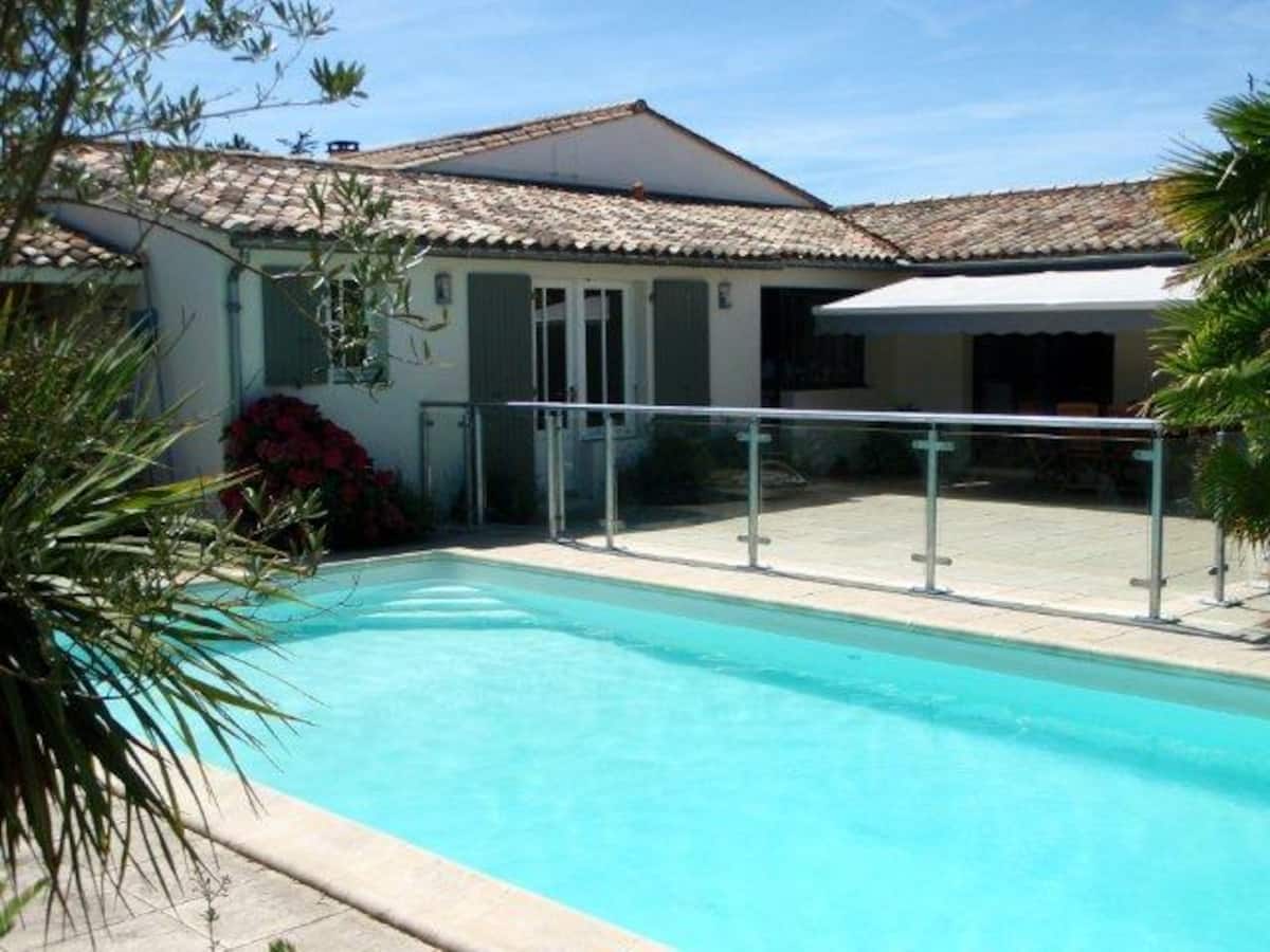 Private pool at La Maison de La Noue