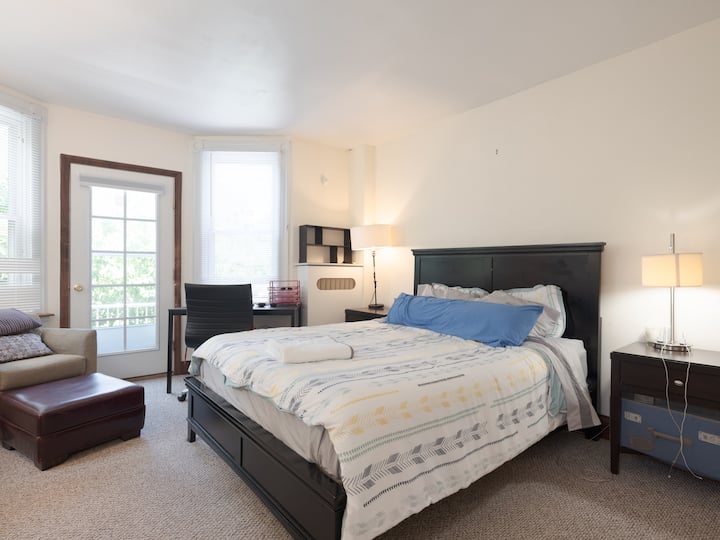 Brm 2 ima kauč i radni stol 