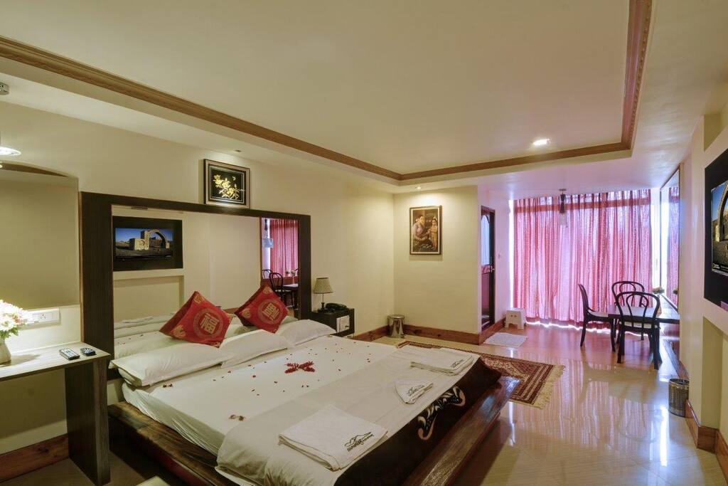 Honeymoon Suite