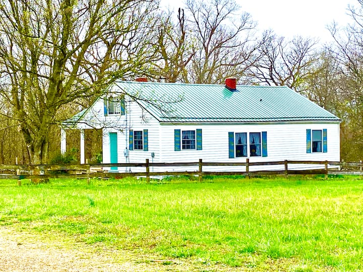 Vineyard Cottage at EdgClif Winery Farm stays for Rent in Potosi