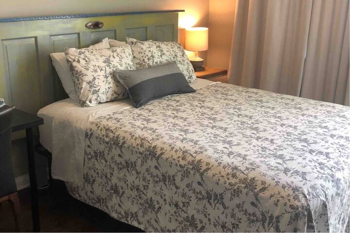 Coppergrove Suite-Fresh New Room w/ Private Entry