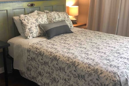 Coppergrove Suite-Fresh New Room w/ Private Entry