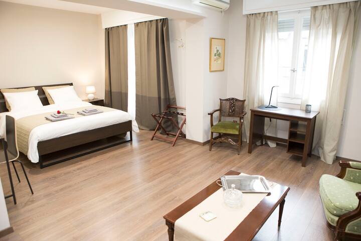 Athens Center Spacious Luxury Apartment gallery image 4