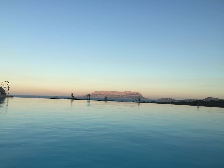 INFINITY POOL