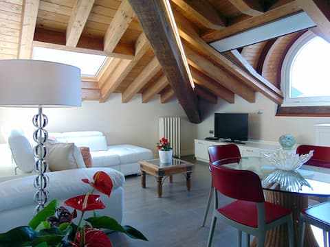 Popular Airbnb listing: Primrose: Lake View Apt. in Varenna in Varenna