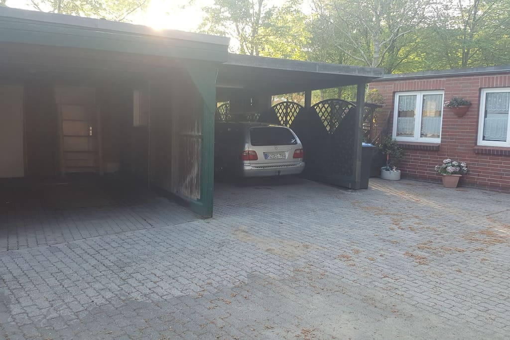 Carport- Stellplatz am Eingang zum Zimmer oder Stellplatz direkt am Haus...