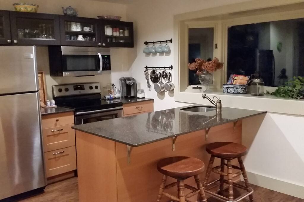 Fully equipped kitchen with dishwasher
