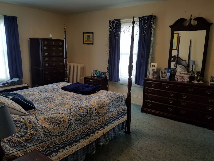 Master Bedroom #1 w/ Queen Bed