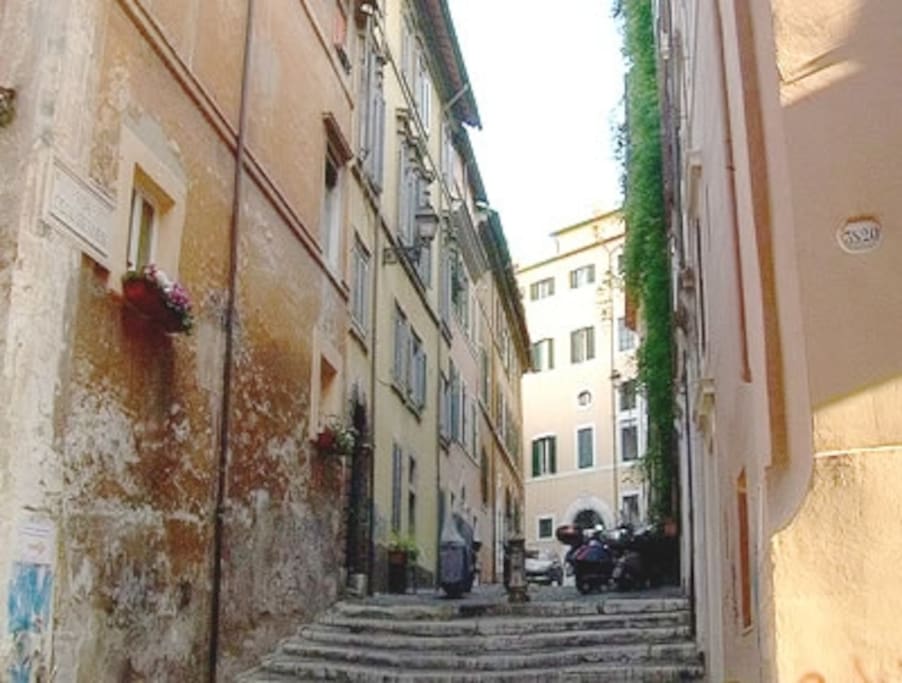 Via degli Ibernesi (from North)