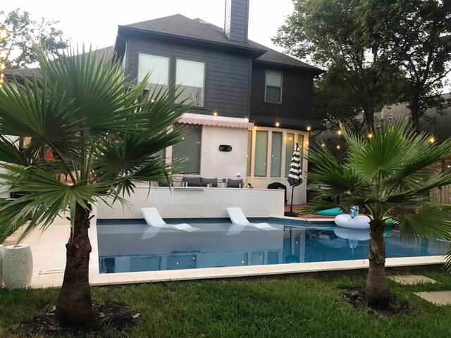 Private Domain house with backyard Oasis