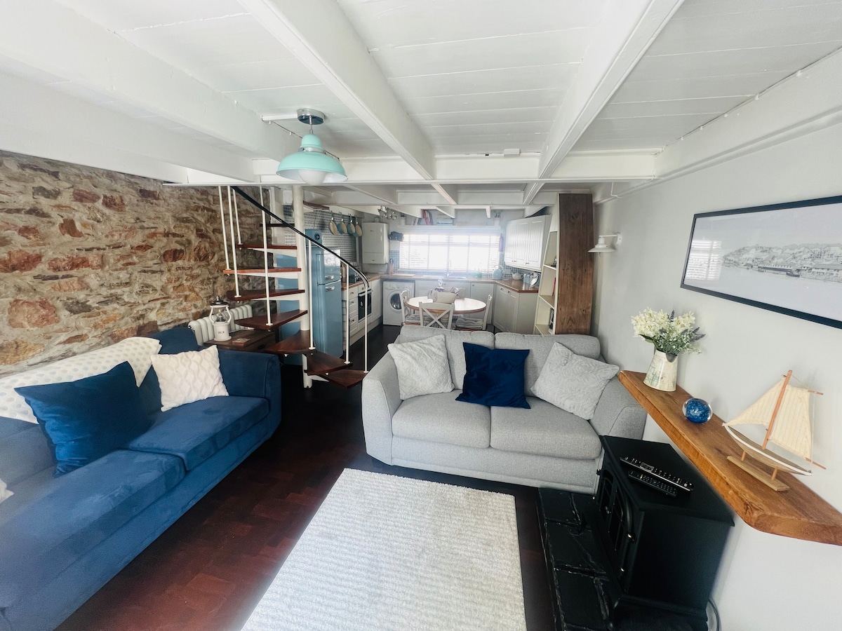 Top Airbnb: Clara's Cottage West Looe Hill in Looe