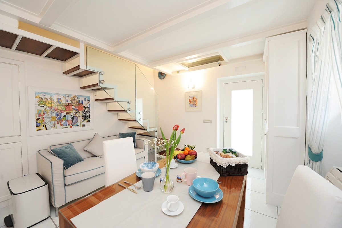 Popular Airbnb listing: Elegant Complete Suite in the heart of Amalfi in Amalfi