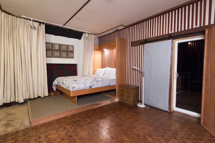 Whole House gallery image 4